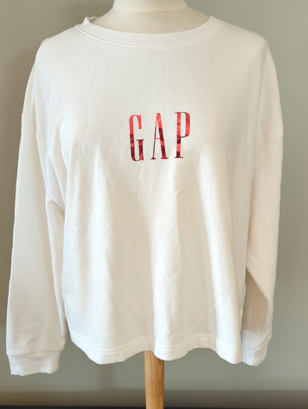 GAP Ivory Sweatshirt with Red Foil Logo Letters. Size XL